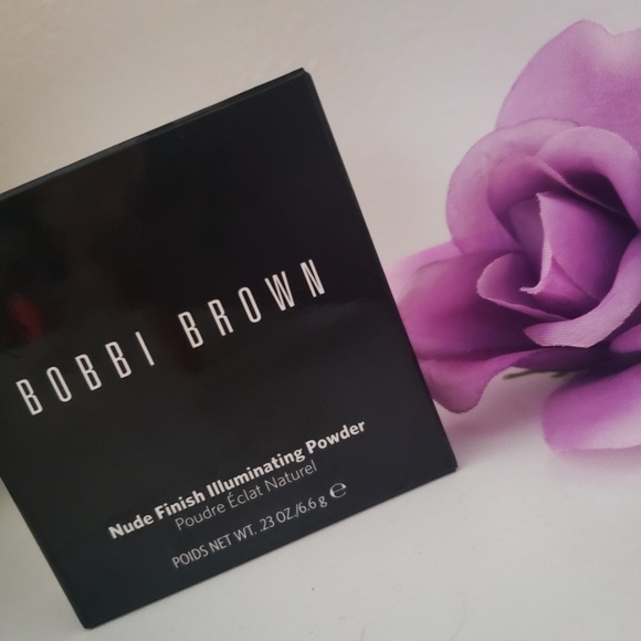 Nude Finish Illuminating Powder - Picture 2 of 3